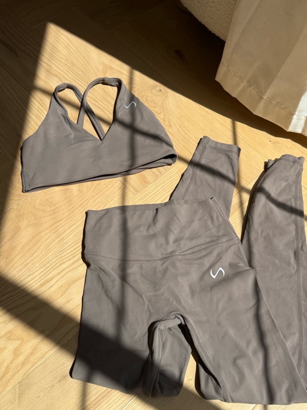 High-Waist Taupe Leggings & Strappy Sports Bra Set - Women